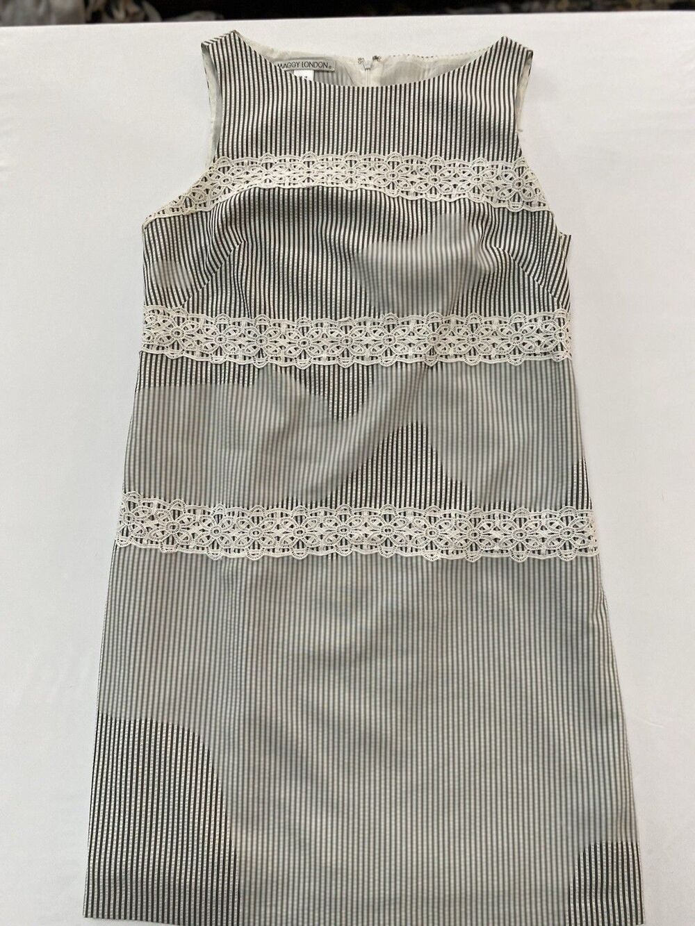 Maggy London Seersucker Shift Dress Size 10 Striped Sleeveless Lace Trim Coastal